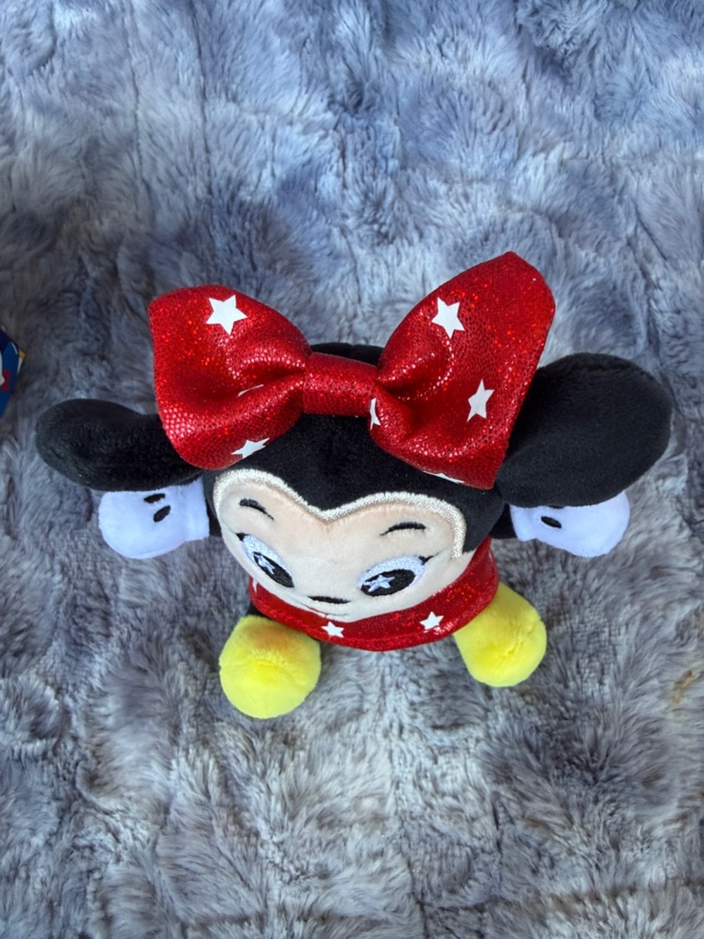 Disney Wishables Shimmer Minnie Mouse Plush - Picture 5 of 8
